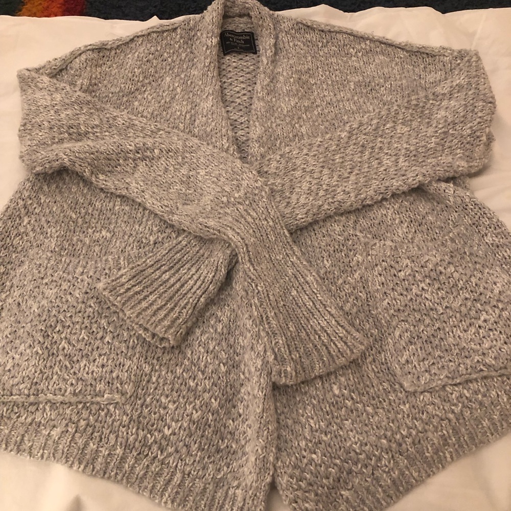 Abercrombie cardigan with pockets!